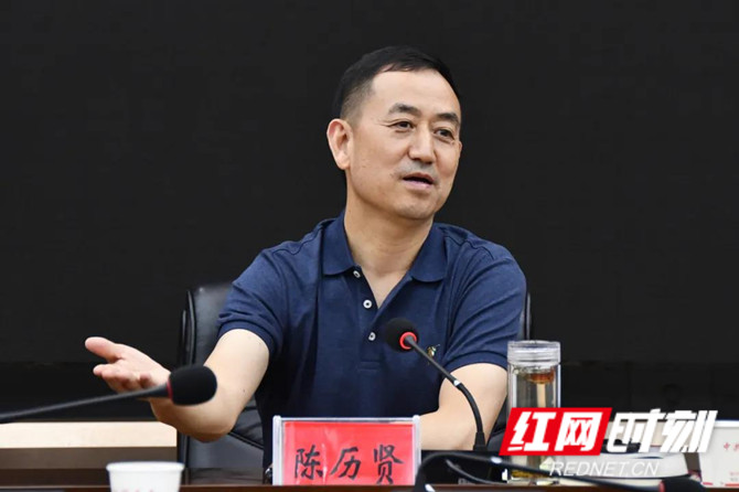 新邵县委办举行"星期一夜校",陈历贤上乡村振兴辅导课