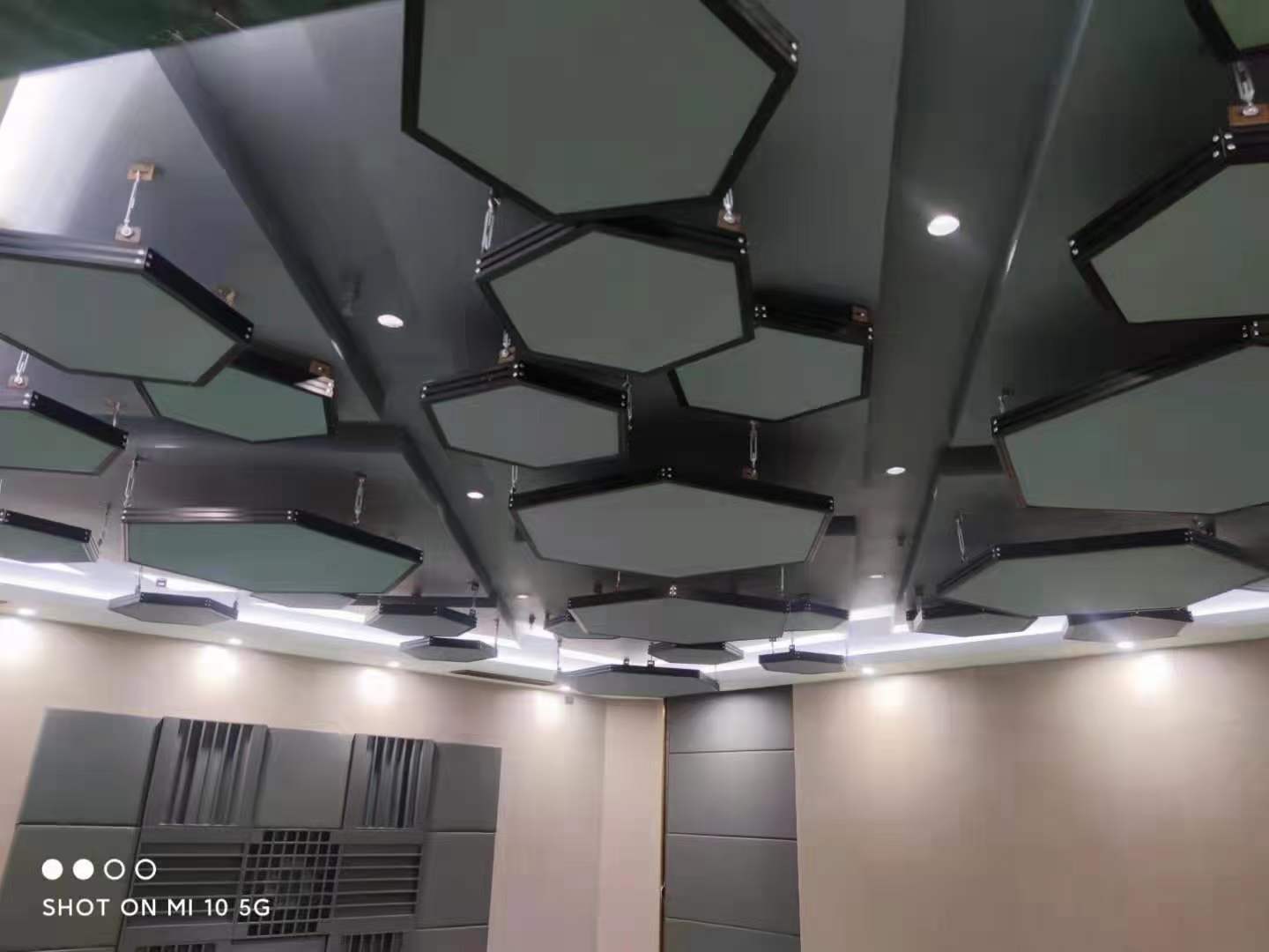 空间吸声体对于场所内部的作用和重要性