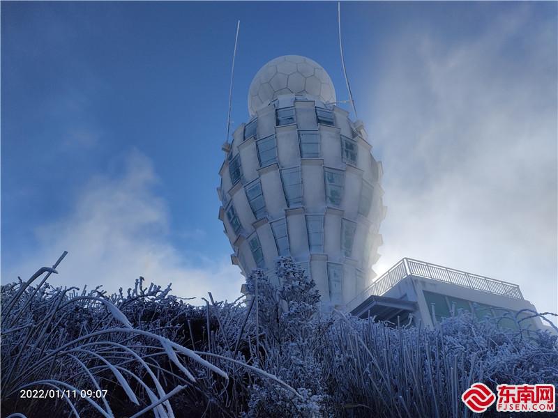 「组图」三明市泰宁县峨眉峰雷达站现雾凇美景