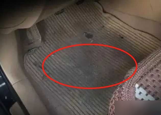 汽车机脚垫老化了该怎么办?