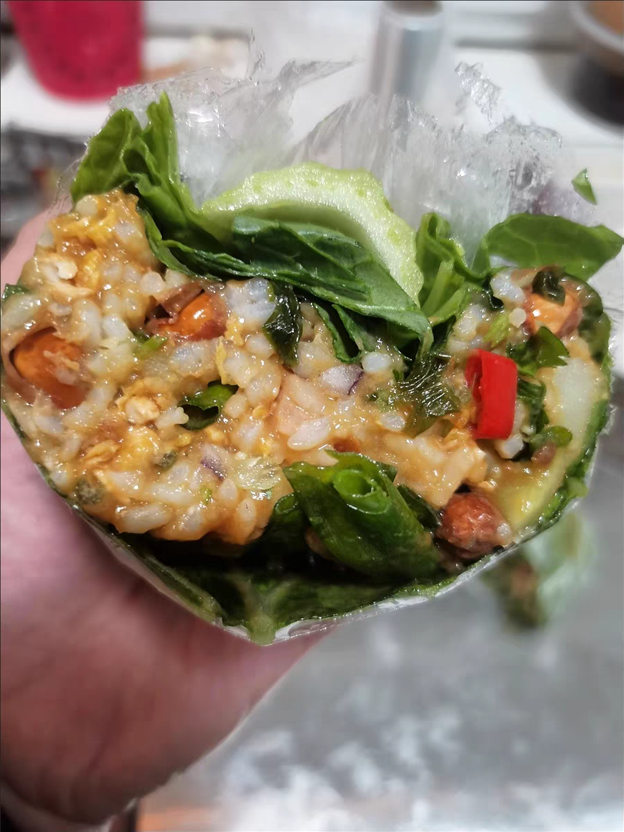 白菜叶做东北大饭包,香脆可口,喜欢吃素食的一定要试试