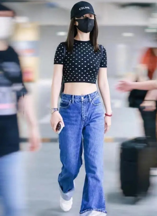 林心如近状曝光,穿露脐装大胆展示身材,夫妻俩或将来内地发展