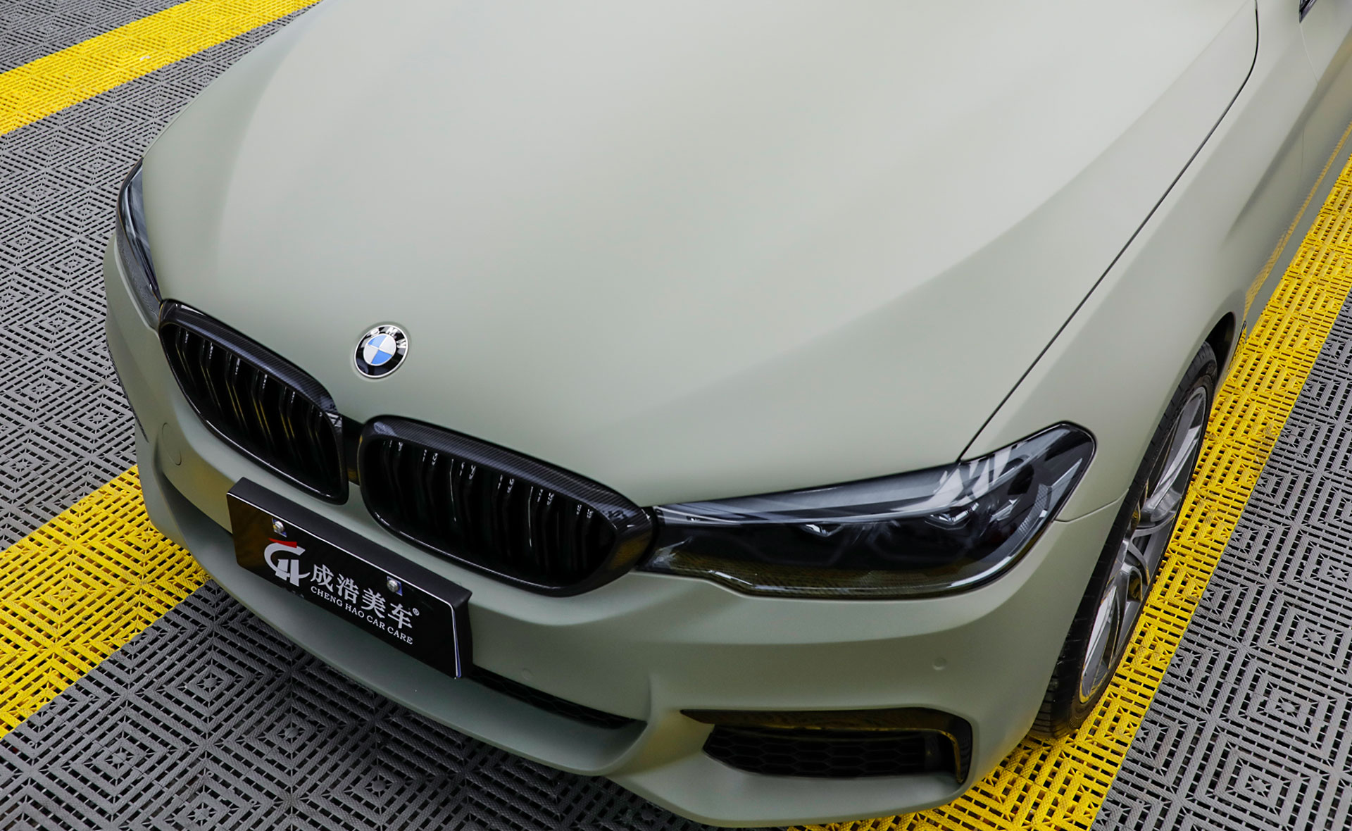 车身改色|宝马 530li,优雅帅气的颜色绸缎卡其绿