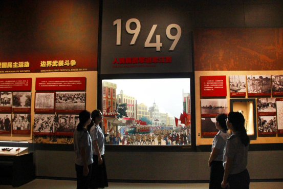 鹰潭市税务局稽查局青年理论小组走进省博物馆学党史