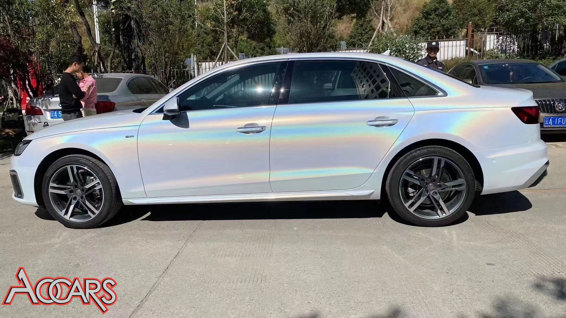 奥迪a4 七彩镭射白