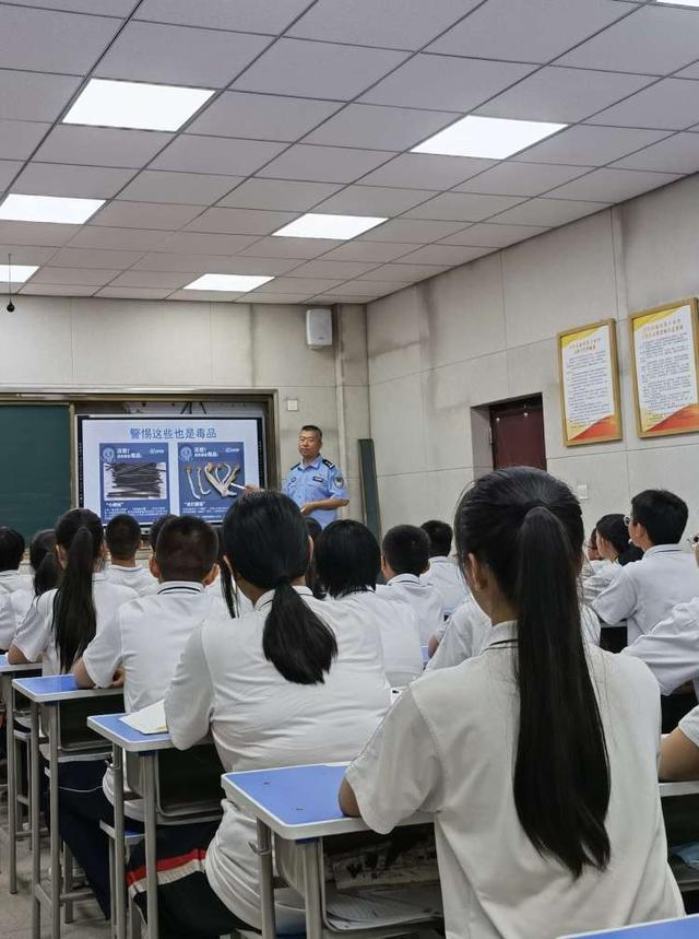 濮阳市油田第十中学开展禁毒教育主题班会活动