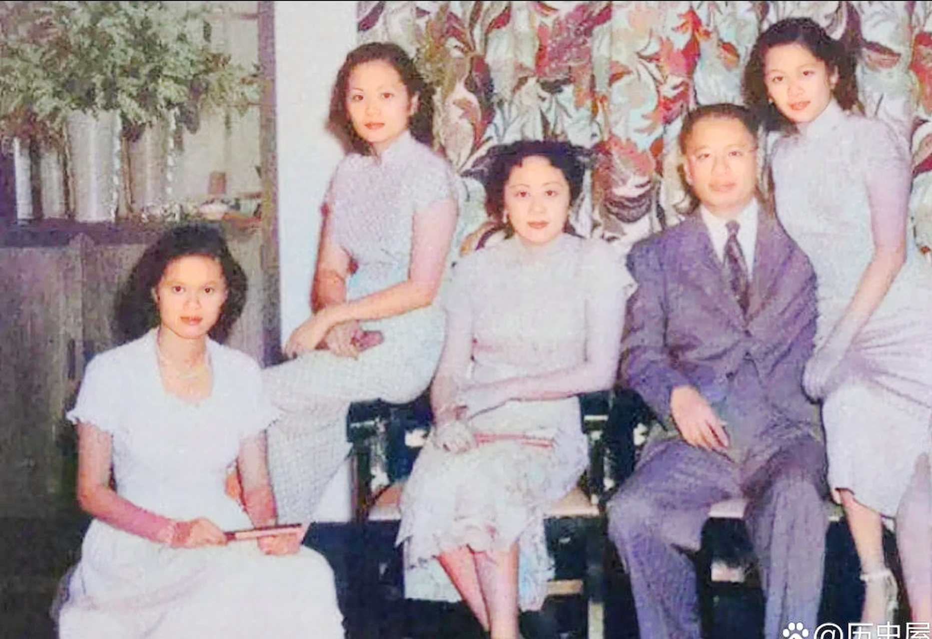 1949年,宋子文,張樂怡夫婦和三個女兒的全家福.