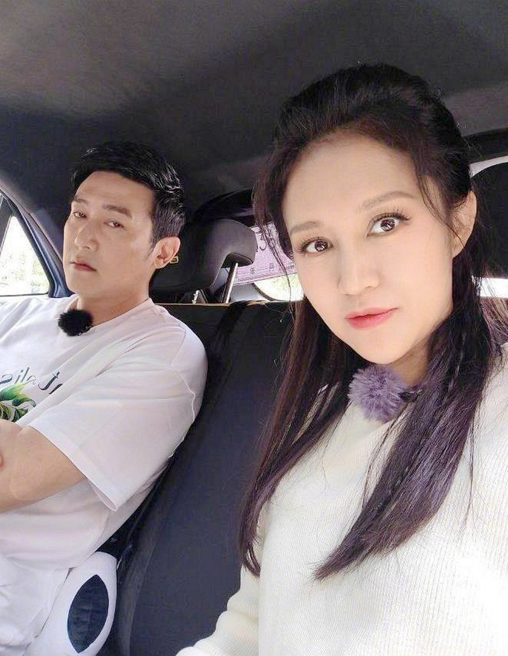 鲍蕾与陆毅最新合照,夫妻俩互动如此恩爱,对着镜头做鬼脸,原来真夫妻