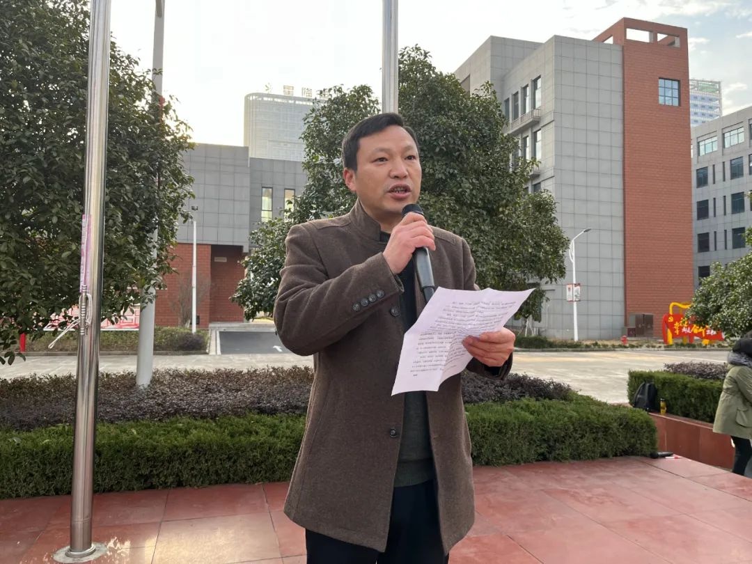 宣城市第十二中学:法治第一课 春日"开学礼"