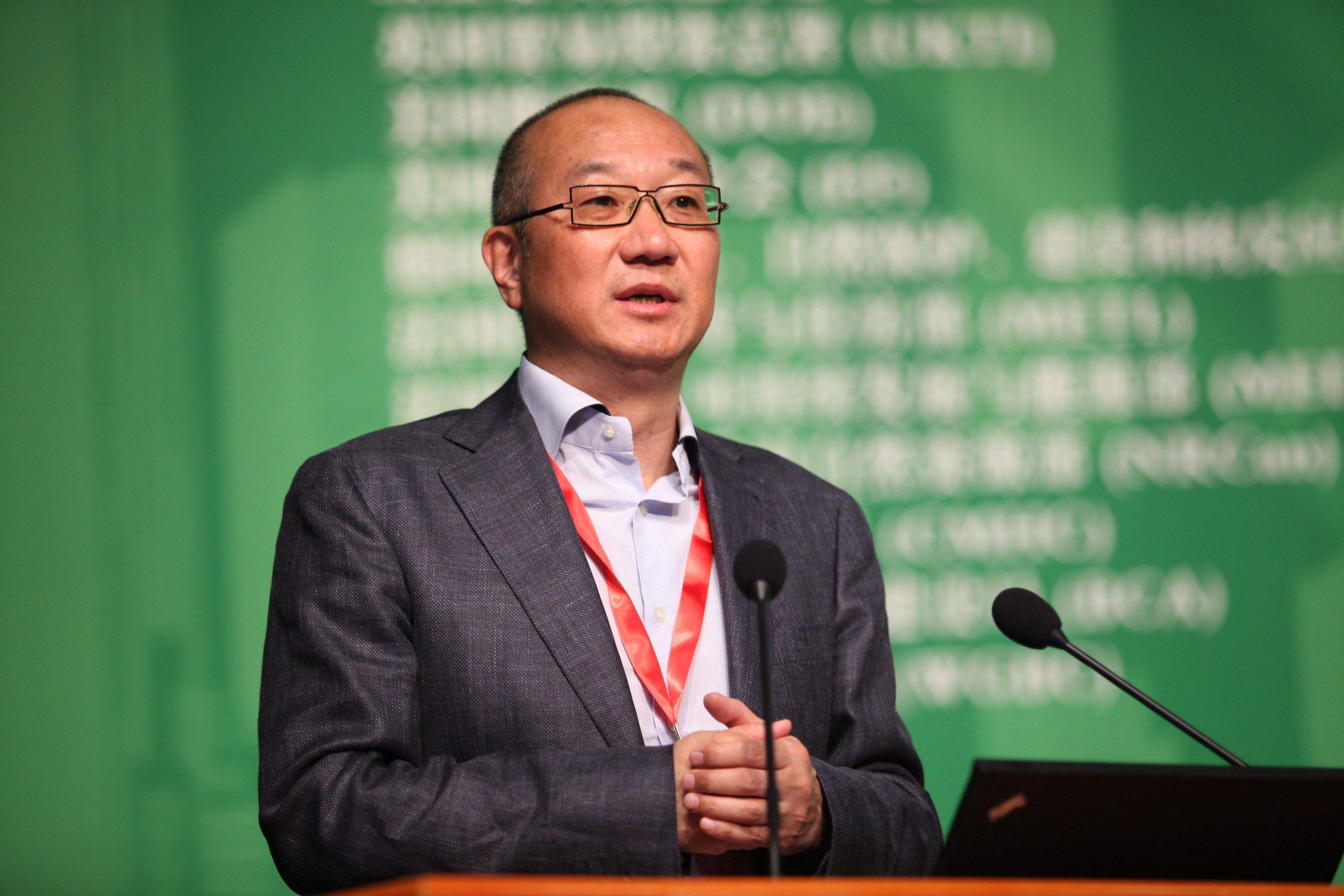 大佬冯仑曾被误诊差点截肢,他说:经历了生死对抗才明白,扛住就是本事!