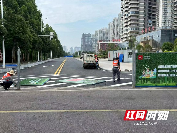 衡阳:滨水西路愉景新城小学至呆鹰岭路段"焕颜"通车