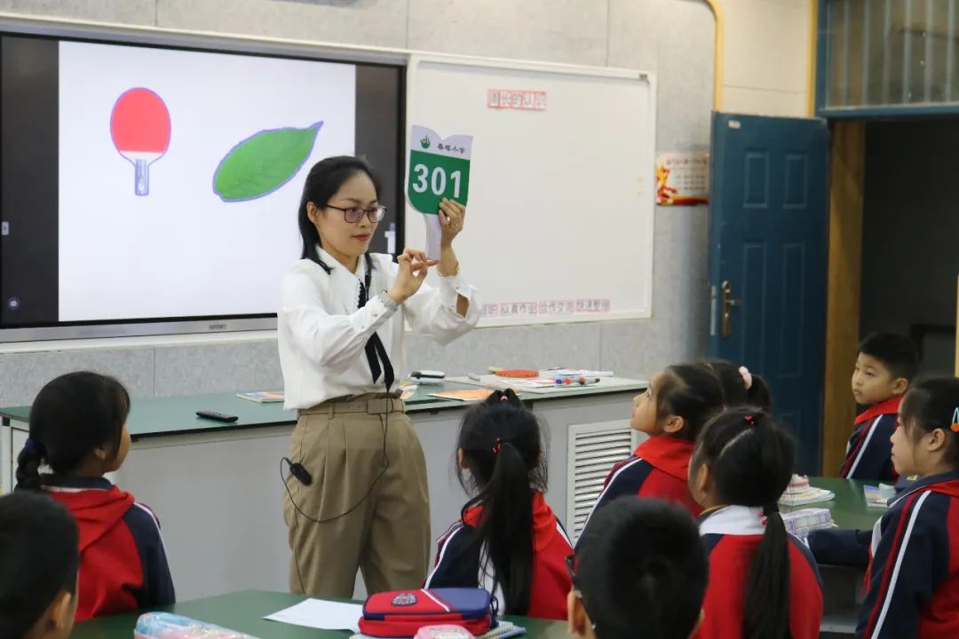 桐乡市春晖小学校长冯雪良:致力于培养"照亮未来 温暖世界"的春晖学子