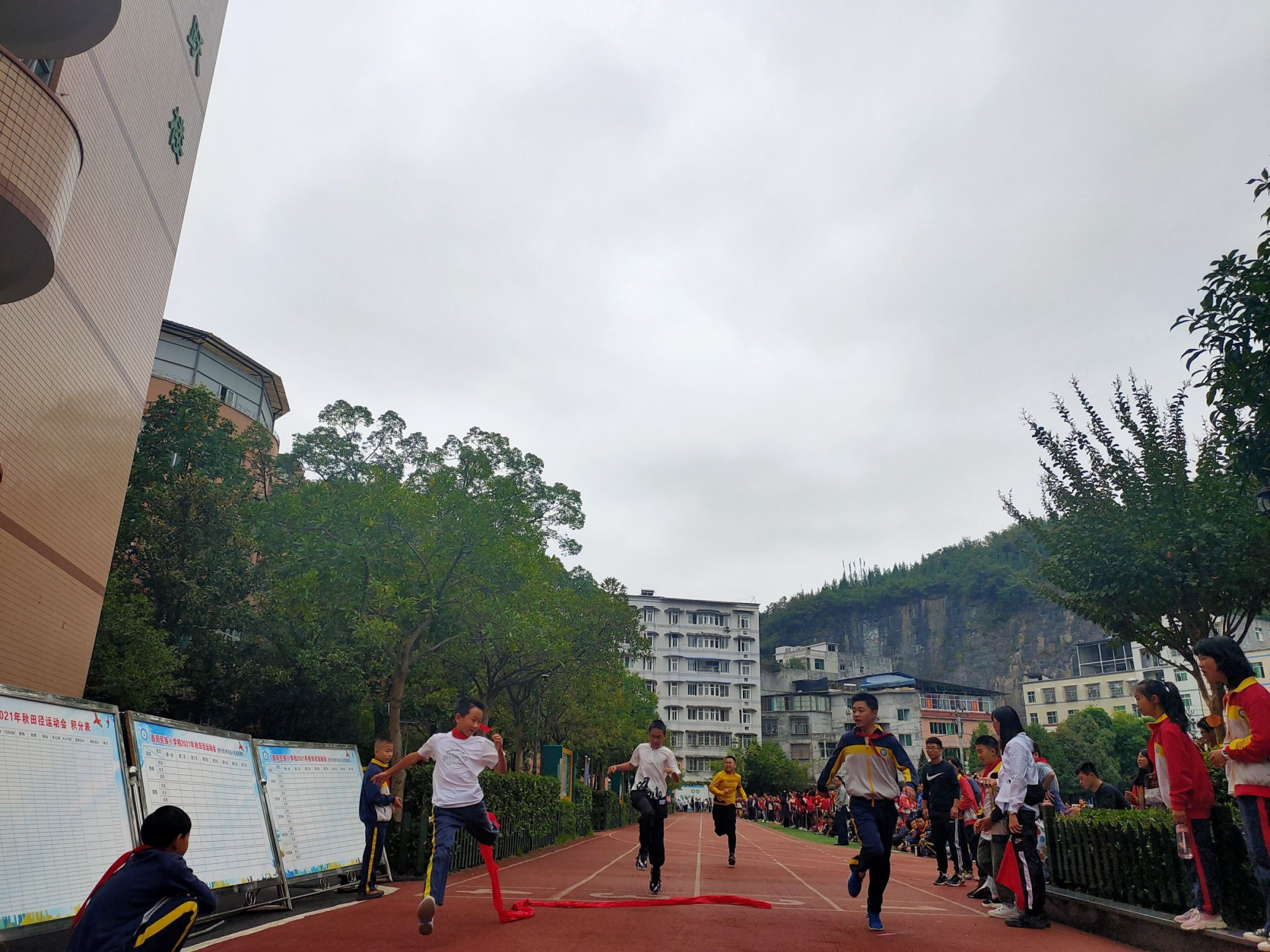 酉阳民族小学举行秋季田径运动会