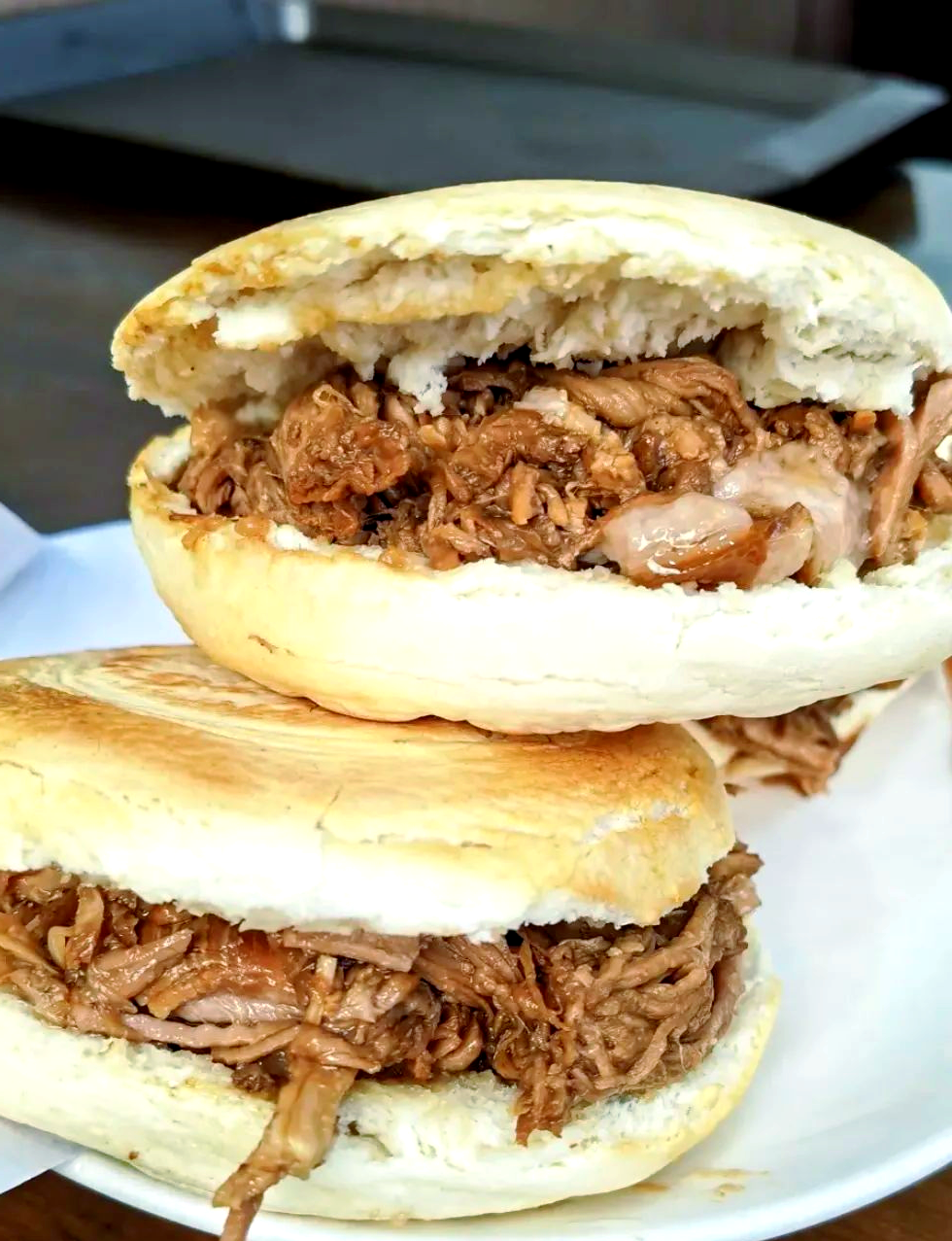 秦豫肉夹馍店:西安美食的骄傲与招牌美味