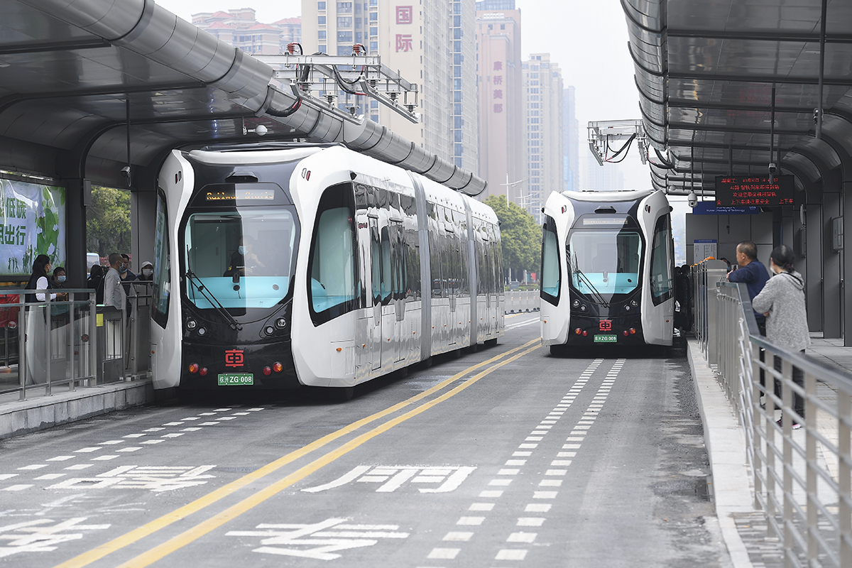 没有轨道的智轨走红它值得城市交通拥有吗