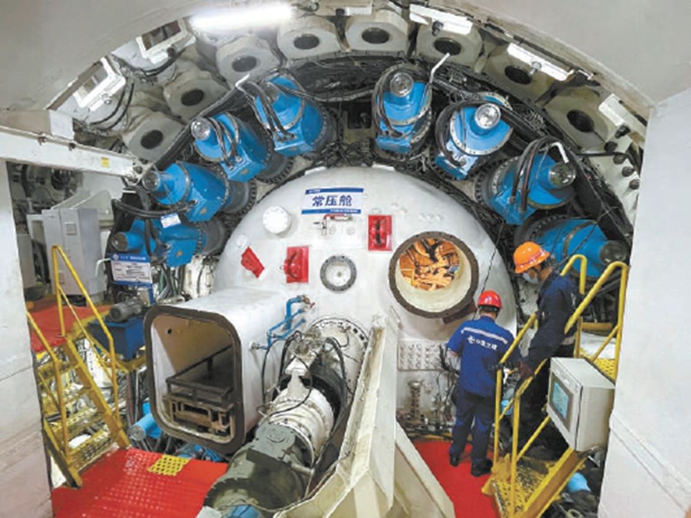 "运河号"盾构机顺利开始掘进.