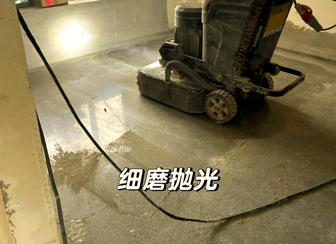 不铺瓷砖木地板,我家水泥地面抛光后美翻了