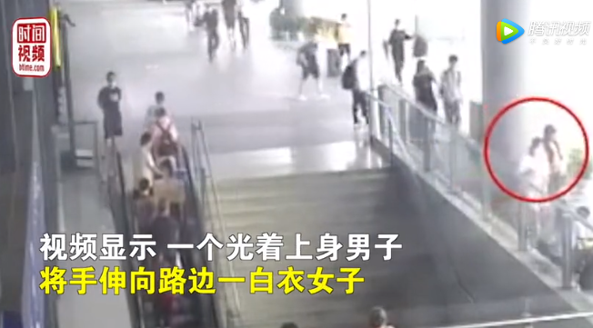 宁波站一男子脱上衣猥亵女孩被行拘