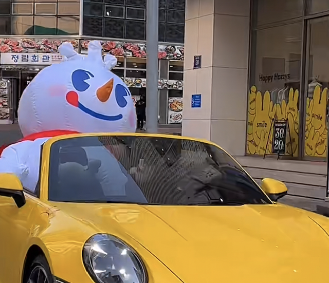 7块钱一杯的蜜雪冰城,开进海外cbd