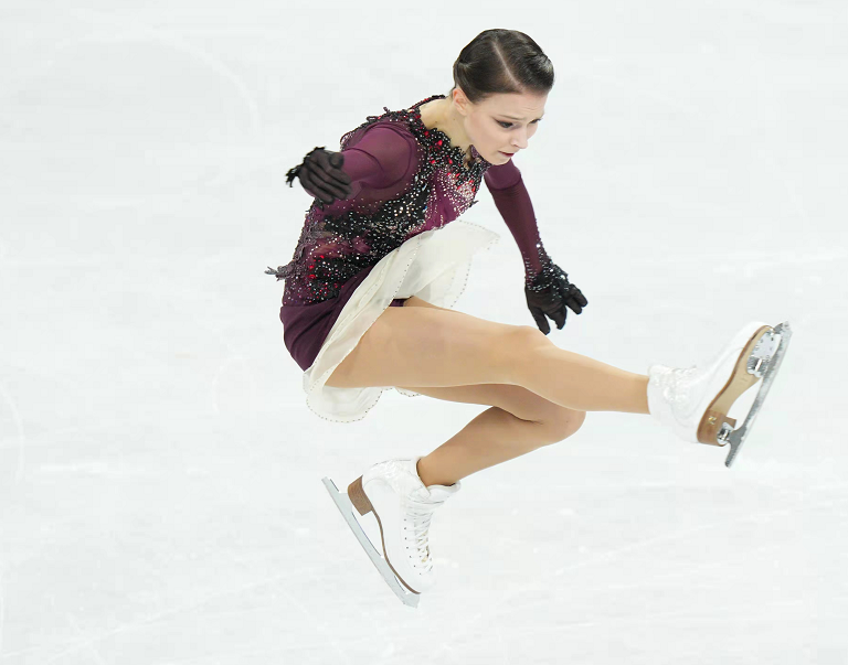 俄罗斯奥委会队选手夺得花样滑冰女子单人滑金牌