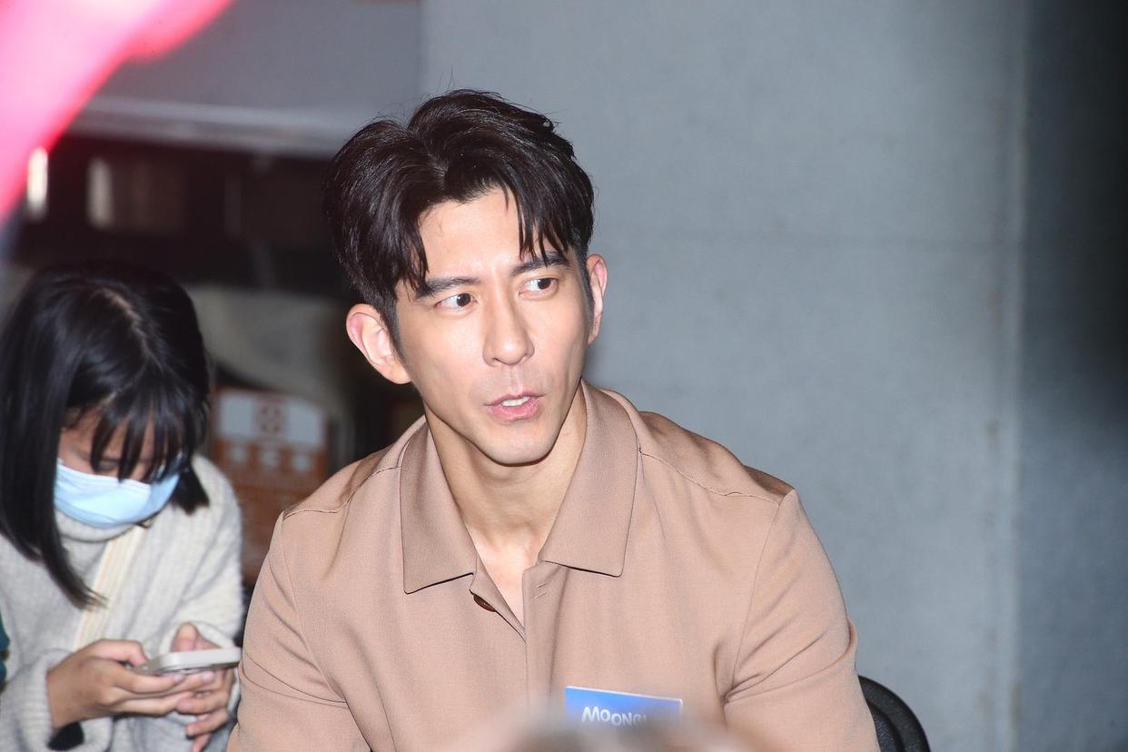 贾静雯回应丈夫修杰楷涉闪兵案被拘,强调配合调查责任