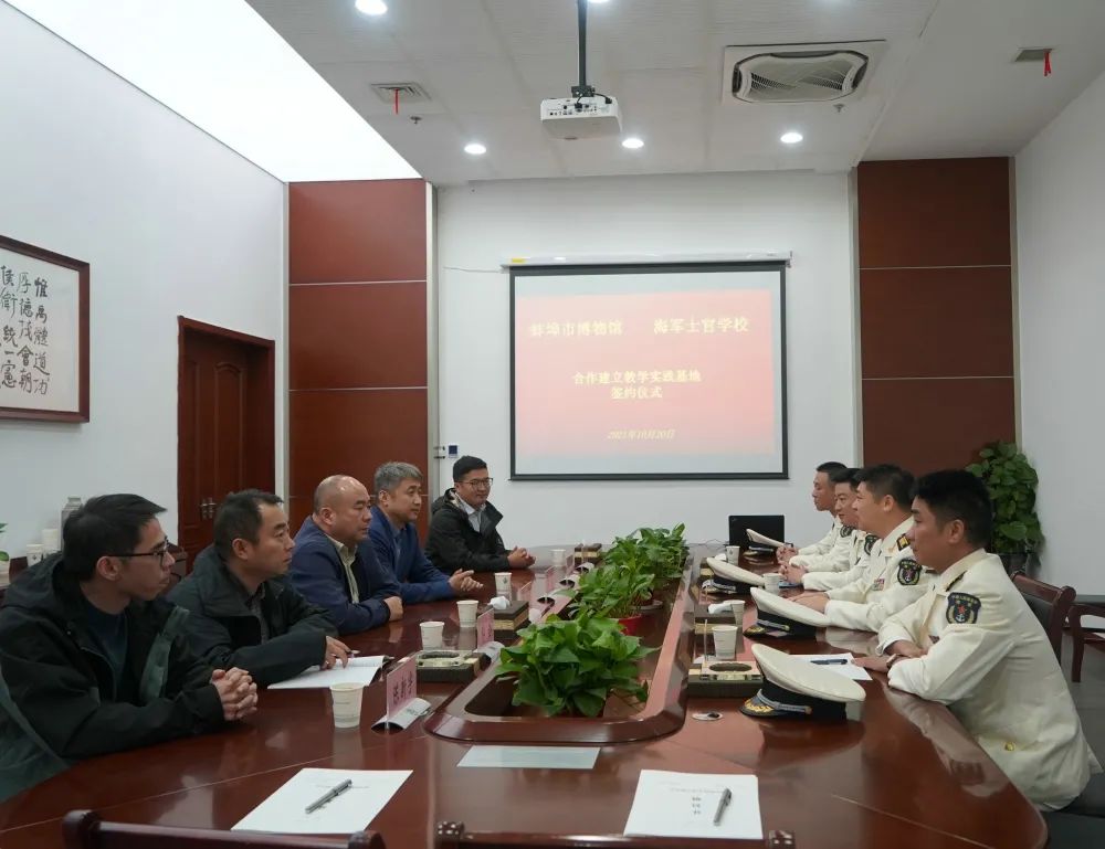 在市博物馆举行,海军士官学校副政治委员兼纪律检查委员会书记杨敬杰