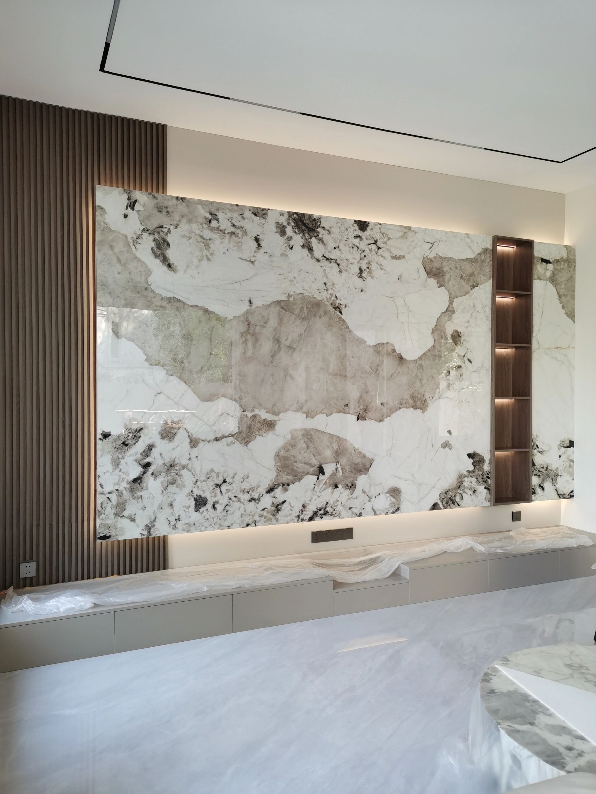 不跟风"去客厅化"设计,我花3000元装修了电视背景墙,好看爆了