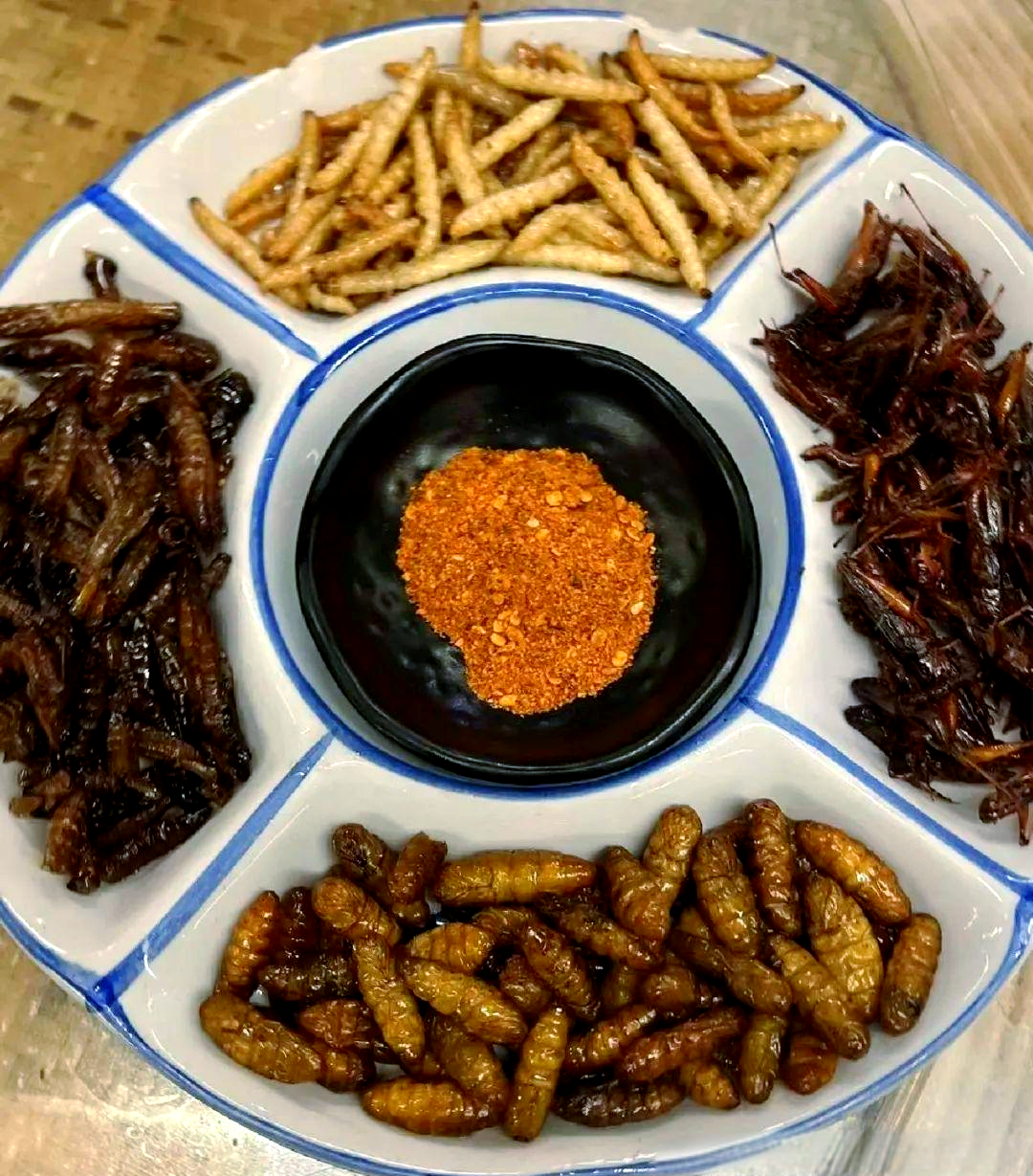 捕获的昆虫需经仔细清洗,以去其杂质与内脏,之后沥干水分