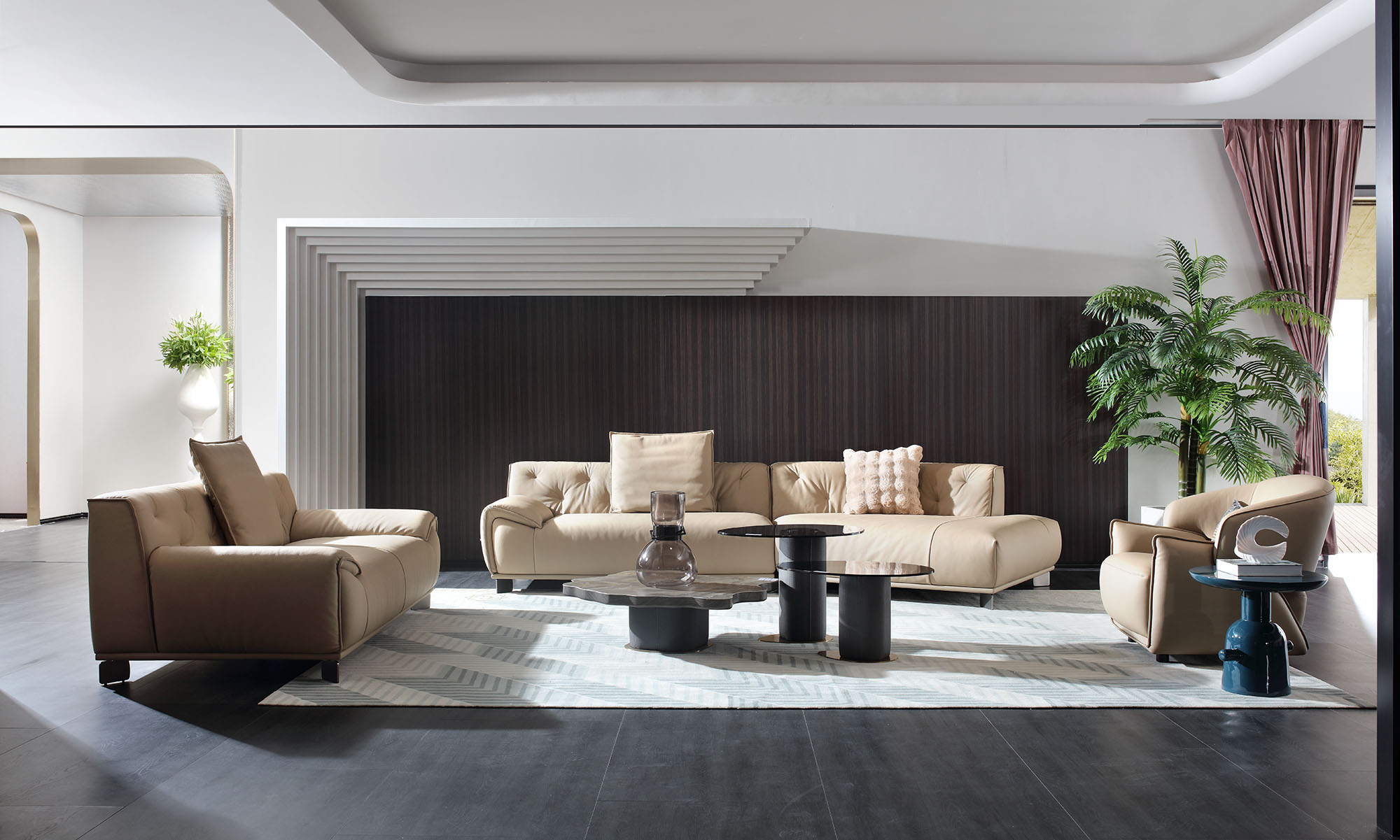 怎样搭配家具和装饰品才能让现代极简风的客厅更具有居家感?