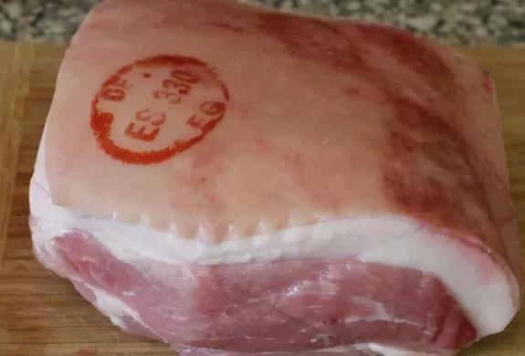 猪肉上面的盖章,"红章"和"蓝章"有什么区别?看看你买对了吗
