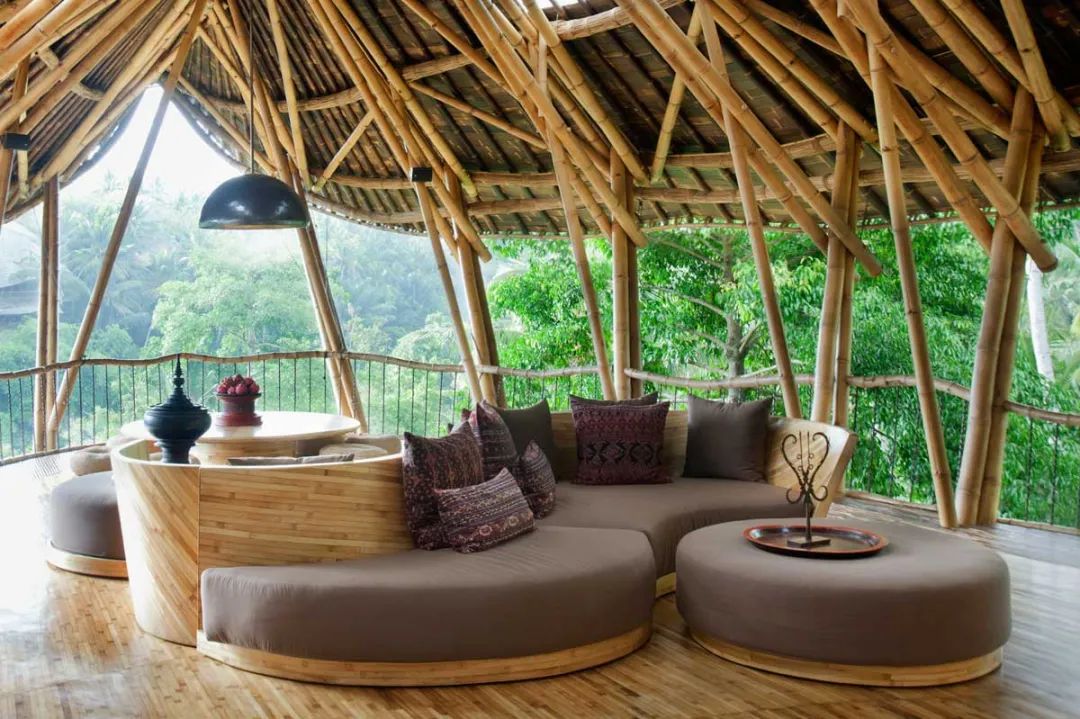 放弃纽约回到巴厘岛,她造出的竹屋,惊艳全世界!看完这一切,真服