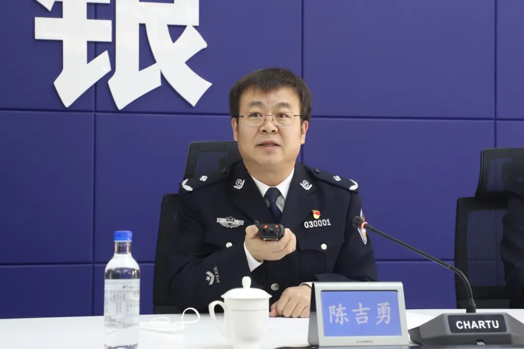 市委书记杨建武慰问坚守岗位的公安民辅警