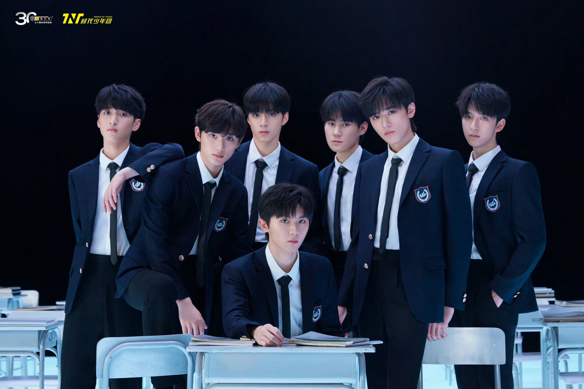 时代少年团全员校服造型预告照释出～领带77制服的搭配