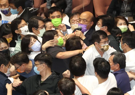 台湾立法院打架图片