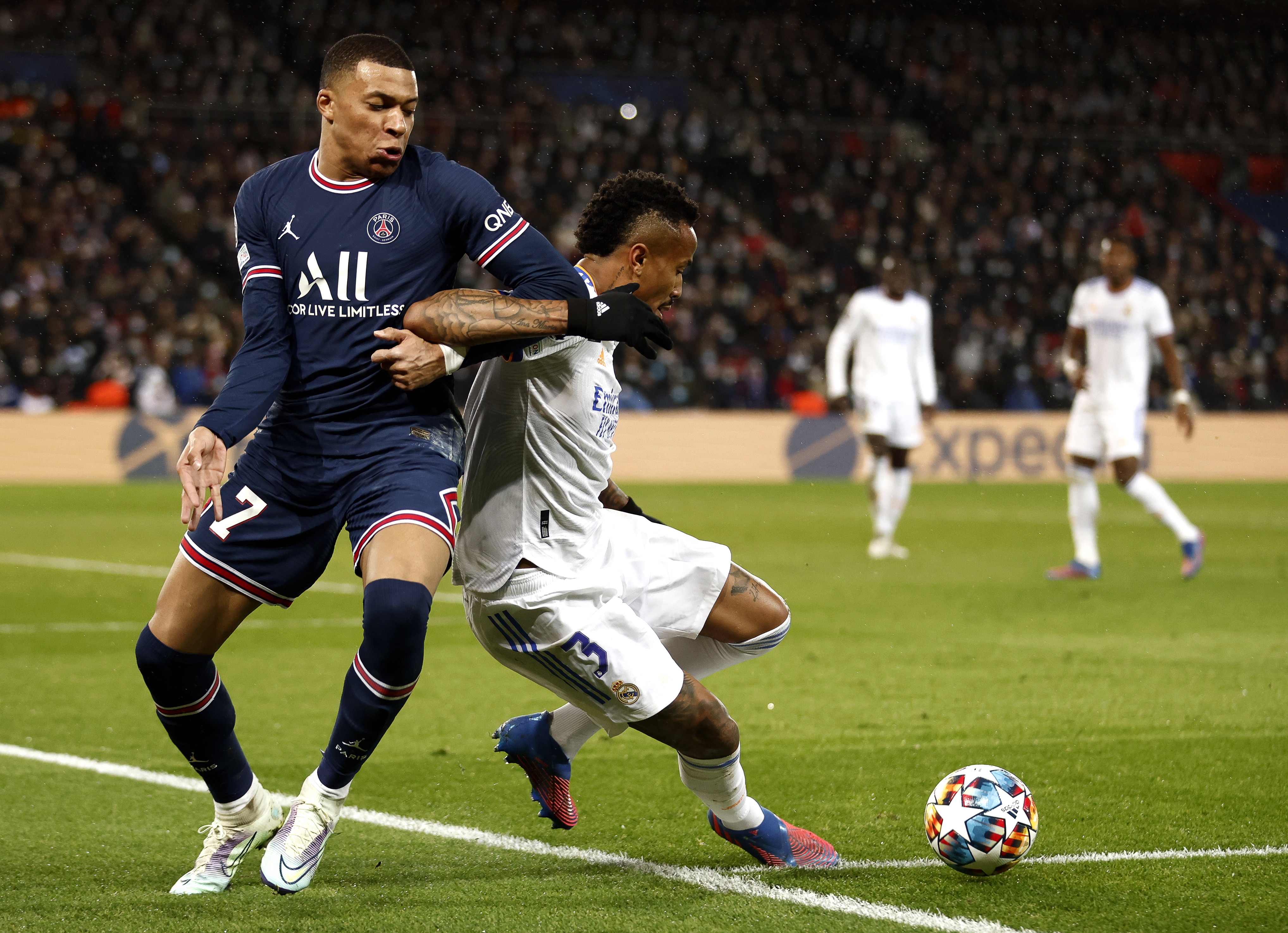 足球——欧冠联赛:巴黎圣日耳曼胜皇马