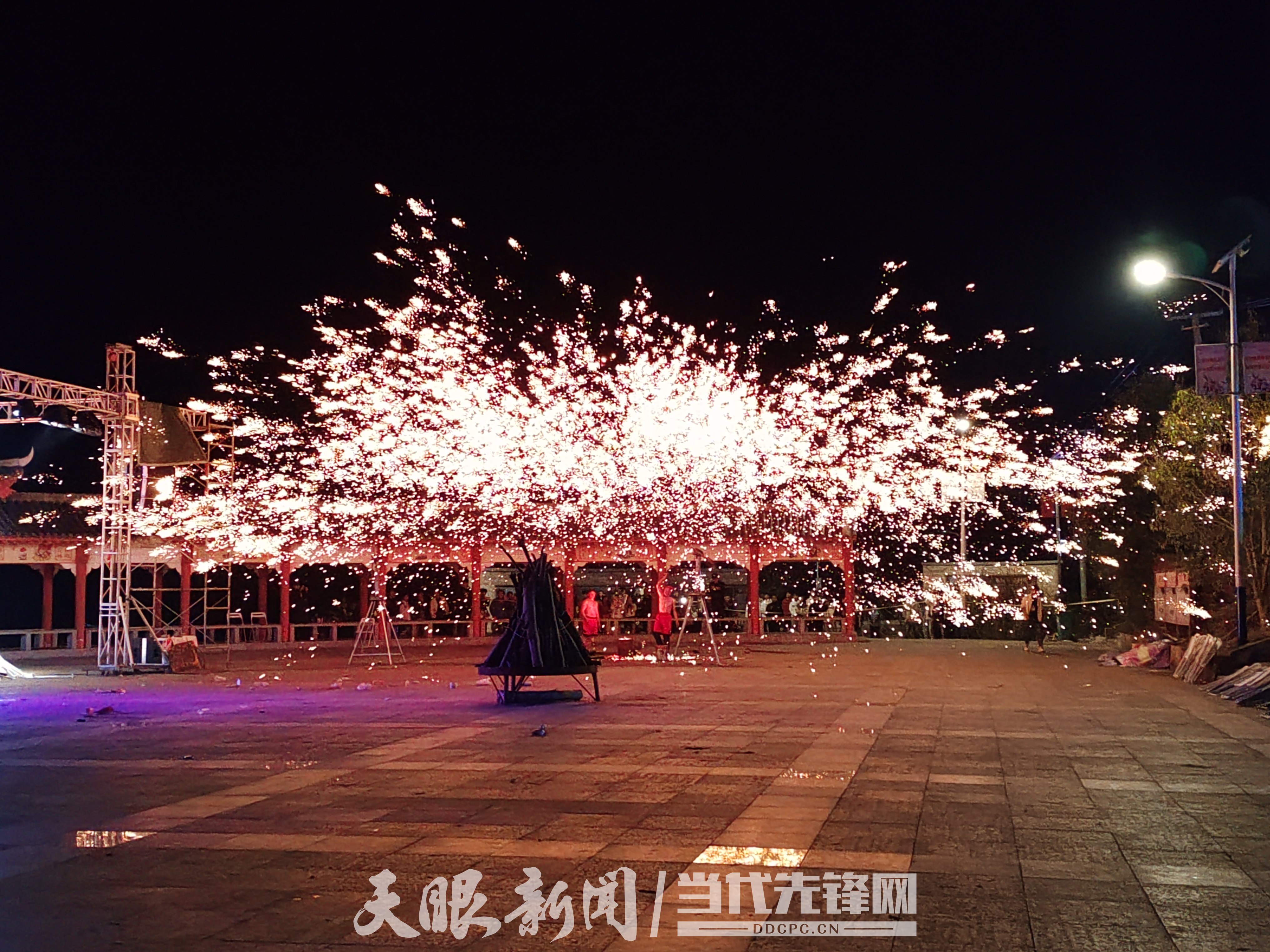 黔西市大关镇第十二届鸭池河桃李花文化旅游节开幕