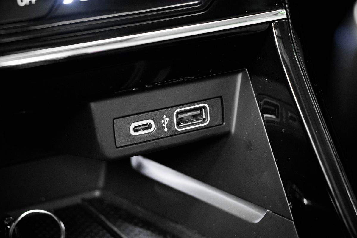 帕萨特的 usb 接口在哪里