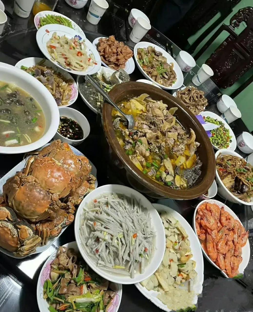 图二,上海人请吃饭 图三,东北人请吃饭 你喜欢哪一桌?[二哈]