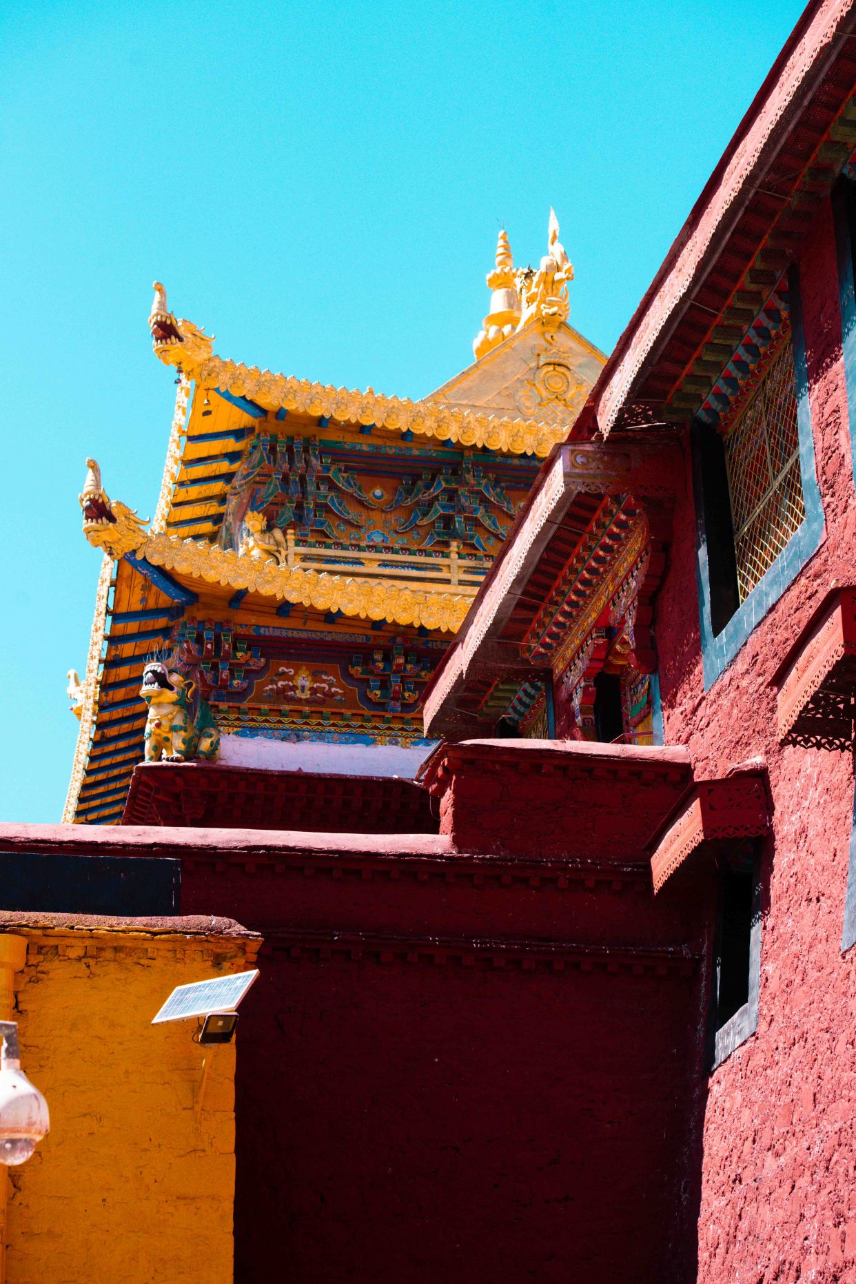 甘丹寺:矗立在旺波日山上的"天空之城",在这里见天地见万物