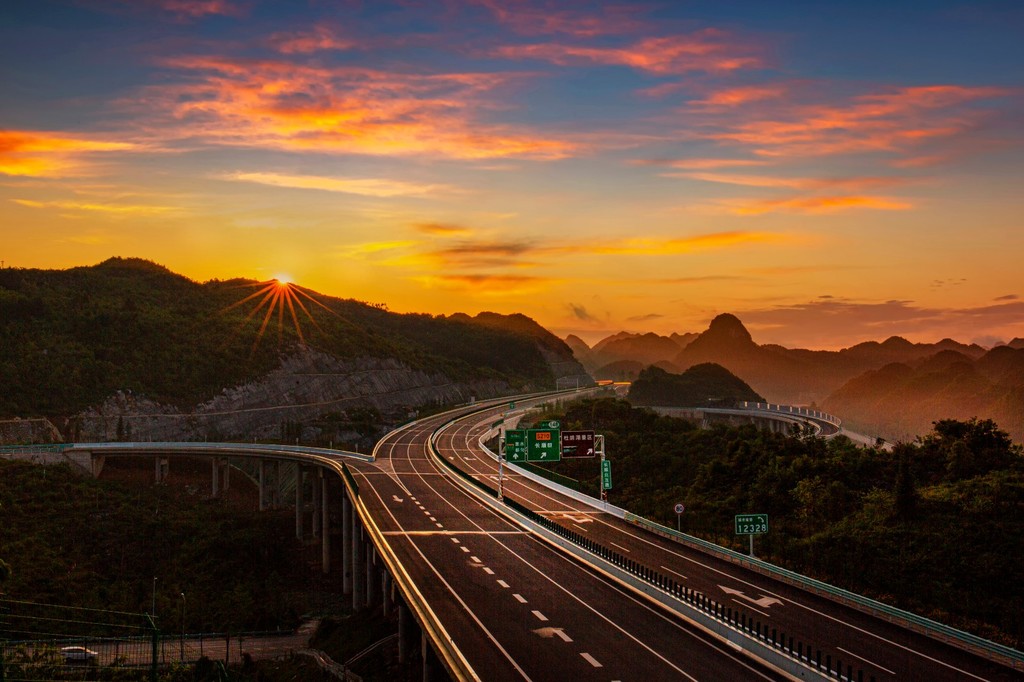 遵义贯通重庆互惠发展,推进遵义段渝赤叙,綦习高速公路前期准备