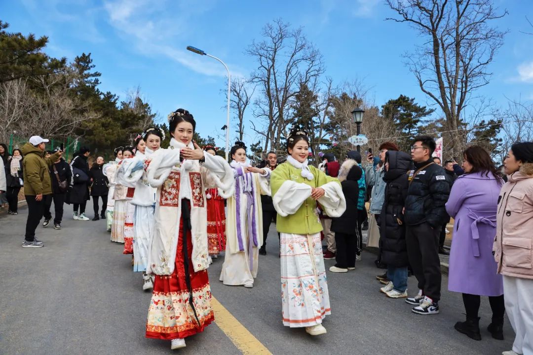 火炬八街汉服秀 陪你花式过年