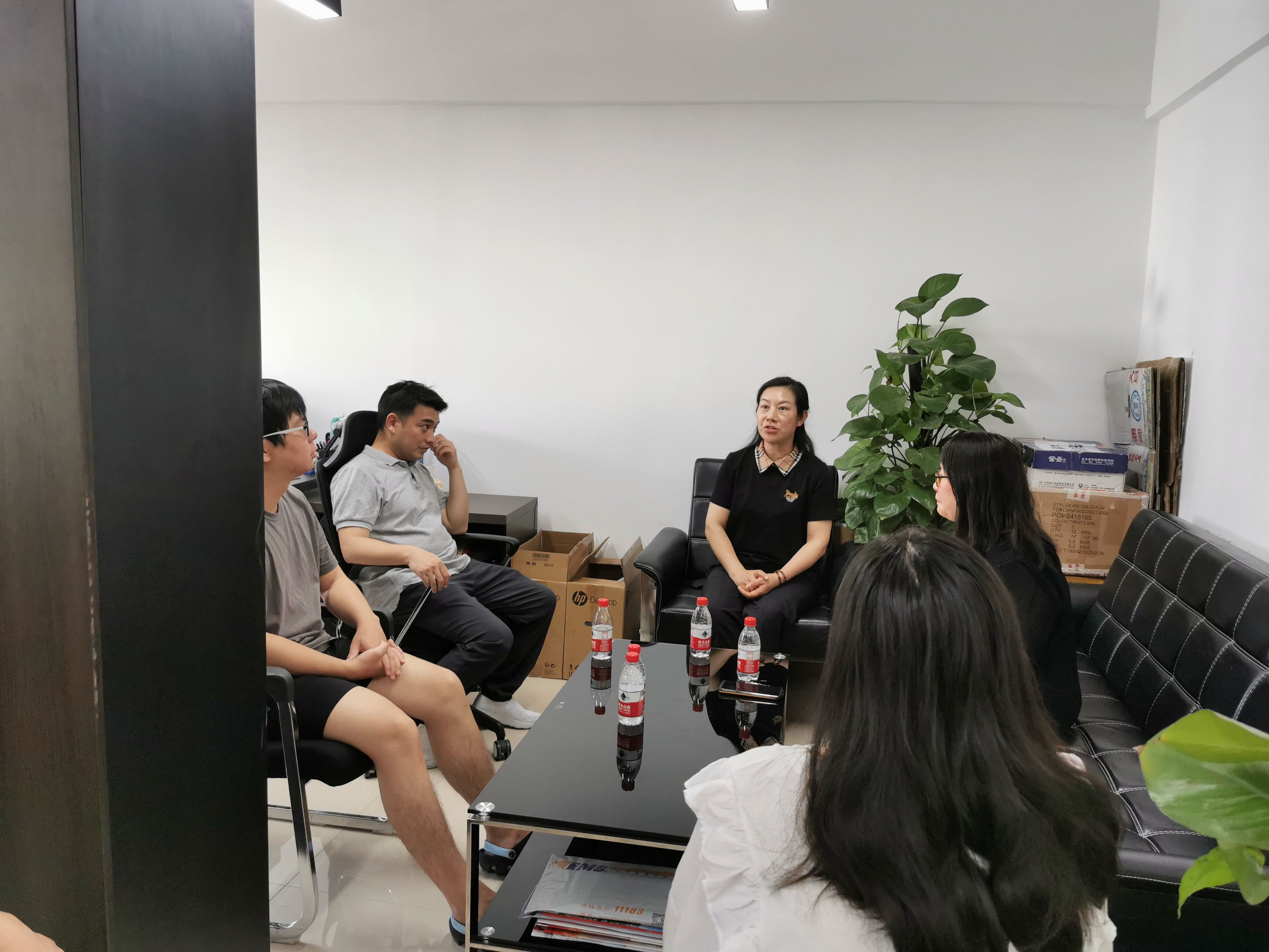 副区长蒋雪娇到区投资促进局进行调研