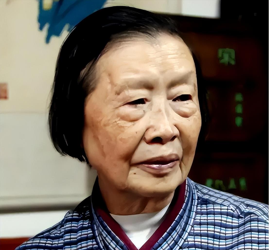 方忠义在粟裕家干了20多年保姆,粟惠宁亲切称:我从小有两个妈