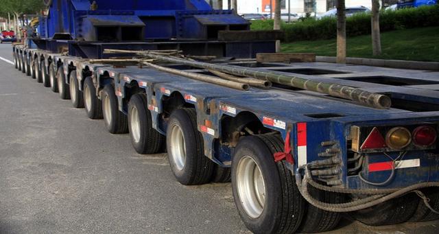 中国最大的货车后面多少轮胎?