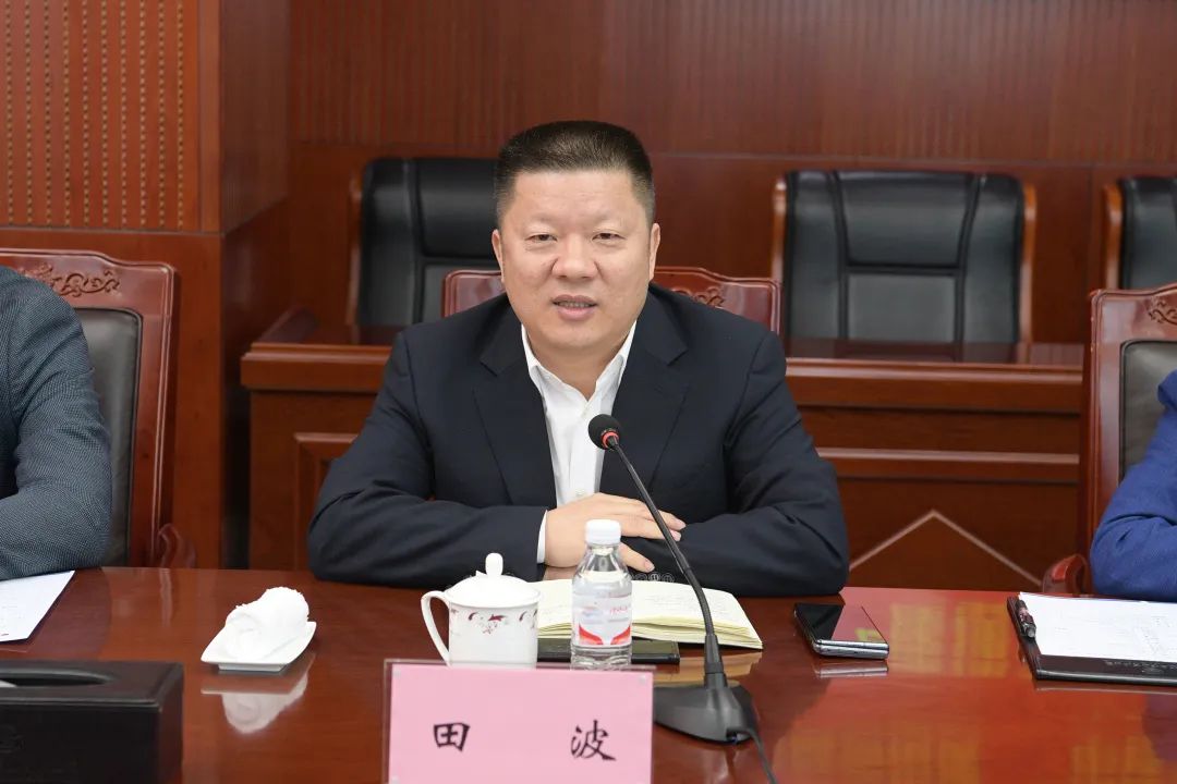 田波与茅台(上海)融资租赁有限公司董事长李莉会谈