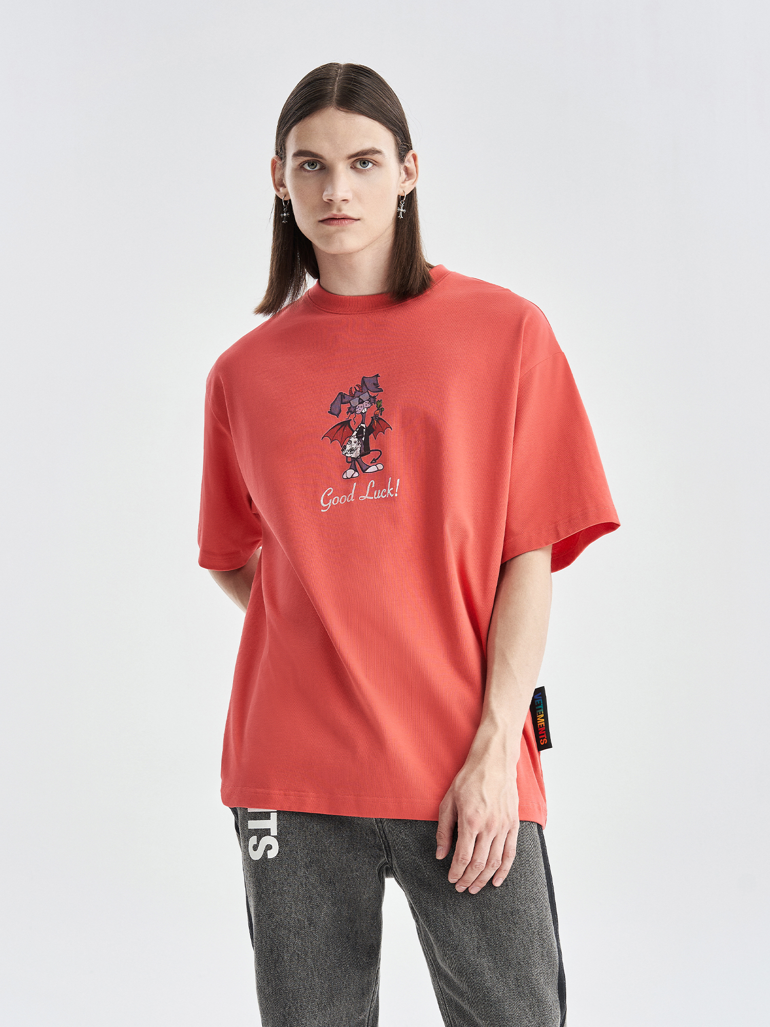 英国轻奢潮牌vetements 新春胶囊系列丨欢启鸿运,绽放不羁浪漫