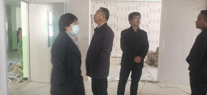 张北县李映虹副县长及教体科局安亚平局长一行莅张北新城小学调研