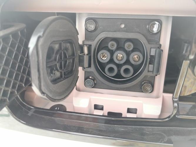 五菱宏光mini充电口怎么打开?五菱宏光mini充电口在哪