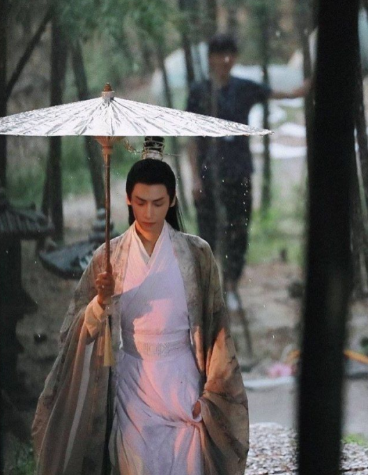 给沉迷于罗云熙美貌和背影的你们浇上一泼冷水