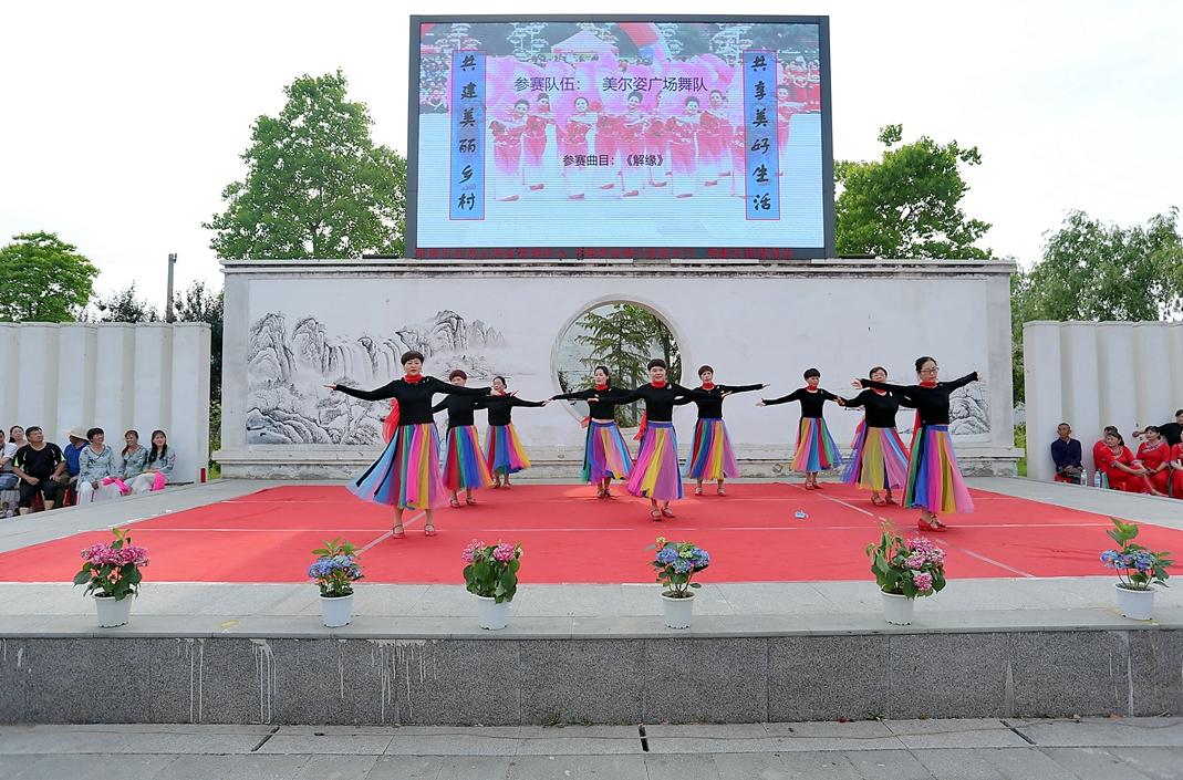 五河县大新镇举办"美丽庭院杯"广场舞邀请赛